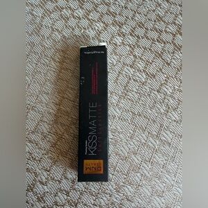 DNM Beauty KisSMatte liquid lipstick in the shade Flowing Golden.NEW